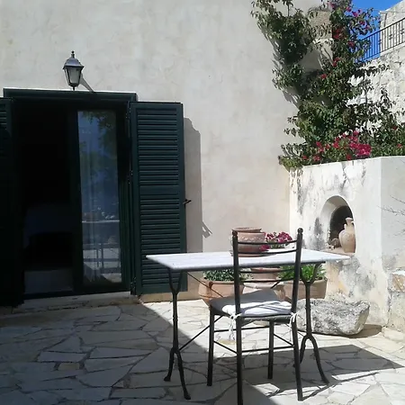 Petra & Elia Tatil Evi *